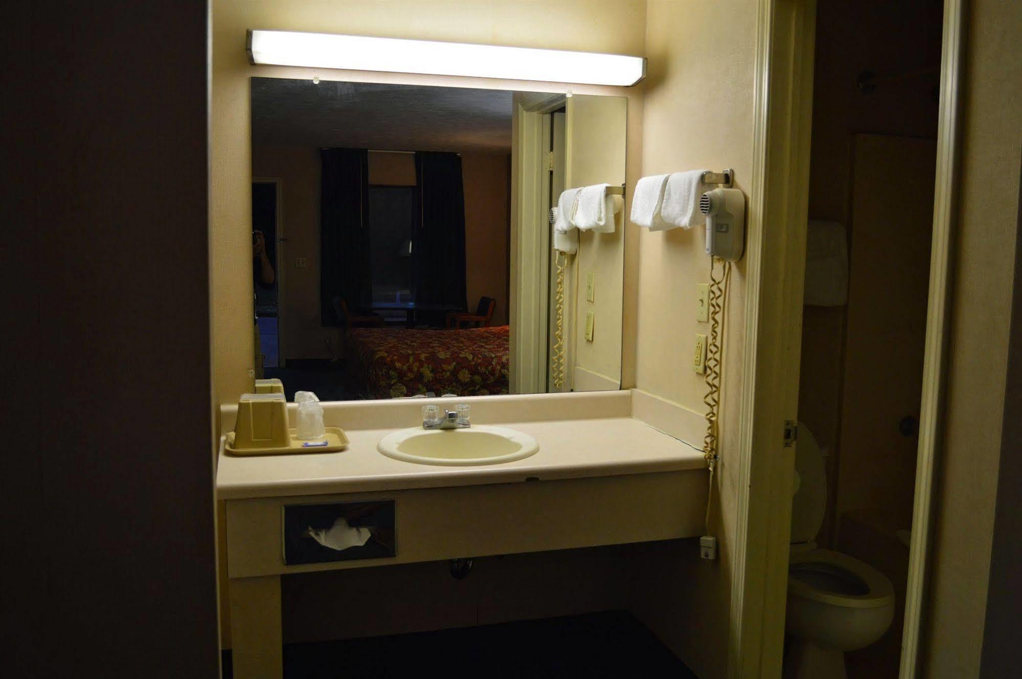 Economy Inn Carthage Εξωτερικό φωτογραφία